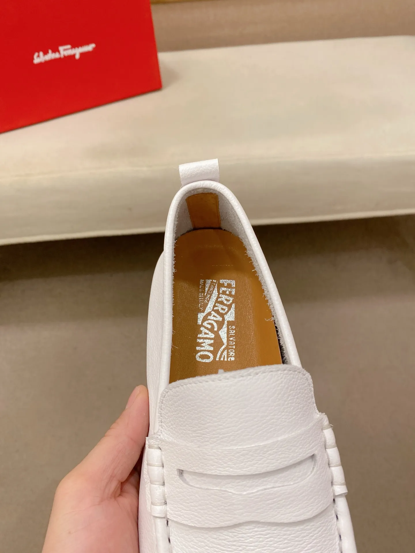 Factory price 500💰 Original Ferragamo men's shoes! The world's top brands...Luxury quality...//Fashion and high-end footwear 👍💪🏻...give you a low-key luxury comfort experience👍. The upper is made of pure Italian imported original cowhide and sweat-absorbent sheepskin lining. It is comfortable and breathable, high-end and classy... luxurious and noble!! .. OEM factory shipment [Hug] stall.. Original board. Welcome to taste..38--44.